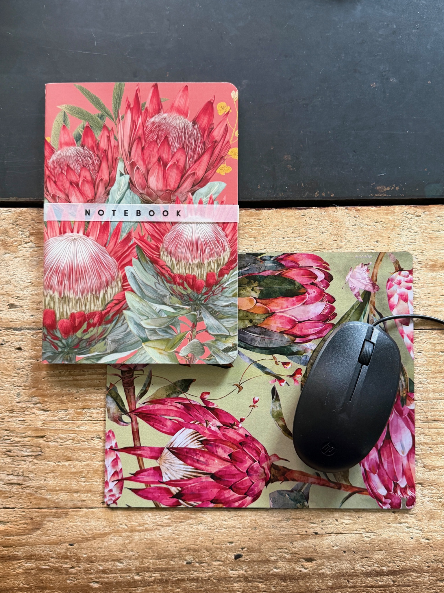 Protea Bloom muismat en notebook img 2419